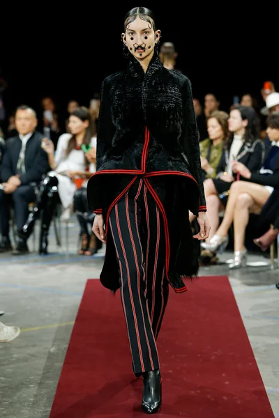 Look 25